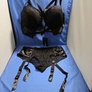 Fashion Nova Night In Lace Bustier Garter Set